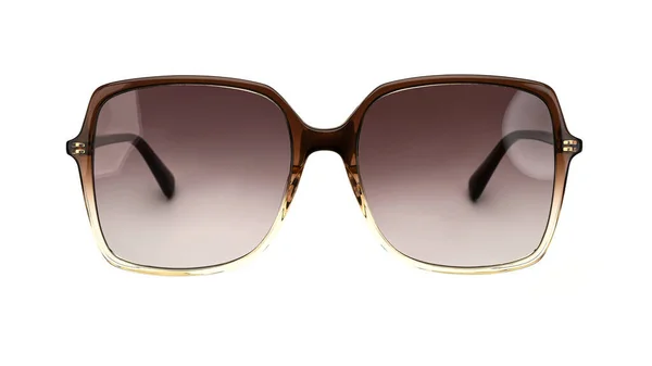Сонцезахисні окуляри ізольовані на білому тлі. Сонячні окуляри літні жіночі аксесуари коричневого кольору. Вид спереду — стокове фото
