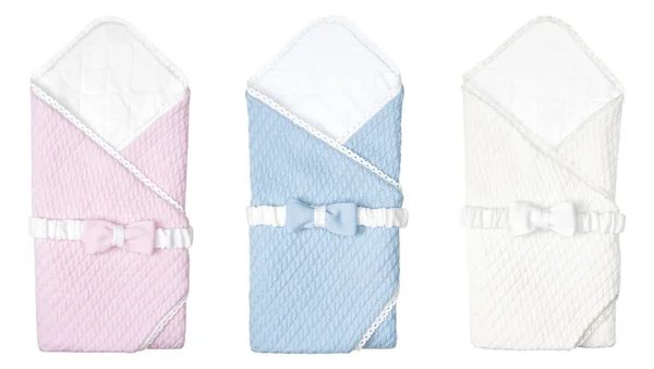 새끼의 겨울 담요는 흰색에 분리되어 있다. 갓 태어난 아기들을 위해 얇게 썬 담요 — 스톡 사진