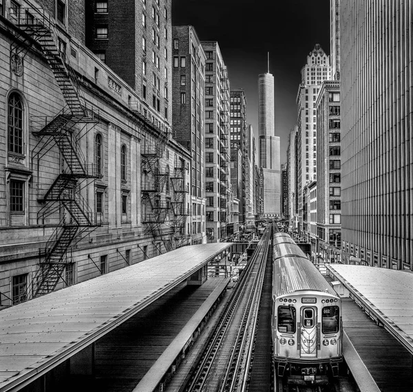 Hızlandırılmış Tren Chicago Şehir Merkezine — Stok fotoğraf