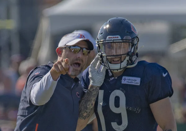 Thomas Ives Luistert Naar Coach Matt Nagy Chicago Bears Training — Stockfoto