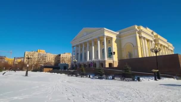 Hiperlapso de vídeo de un drama ruso Teatro en Tyumen — Vídeo de stock