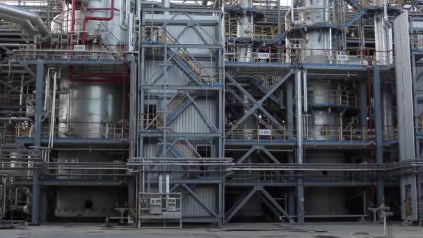 Βιομηχανική ζώνη, ο εξοπλισμός της διύλισης πετρελαίου, βιομηχανικοί αγωγοί διυλιστηρίου πετρελαίου — Αρχείο Βίντεο