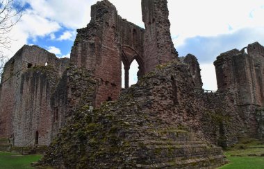 Açık ve güneşli bir günde Goodrich Castle