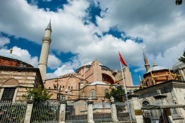 Ayasofya Müzesi Sultanahmet bulutlar ile