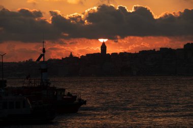 Bulutlar ile Sultanahmet'te Sultani Palace kapı