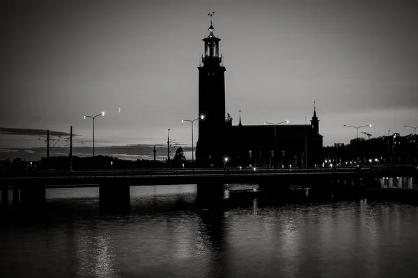 瑞典老城全景 斯德哥尔摩 格姆拉斯坦斯坦 在一个夏天的夜晚 反射黑白色 — 图库照片