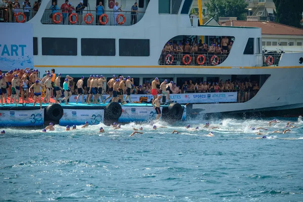 2018 Samsung Boğaz'ın çapraz-Continental yüzme yarışı Istanbul - Türkiye 2018 Samsung boğaz çapraz-Continental yüzme yarışı Istanbul - Türkiye