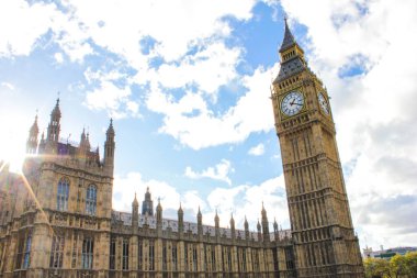 BigBen bahar güneş ışıkları tarafından