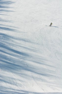 Altay'da kayak pisti yokuş aşağı, 08 Mart 2016, Gorno-Altaysk.