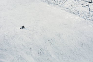 Altay'da kayak pisti yokuş aşağı, 08 Mart 2016, Gorno-Altaysk.