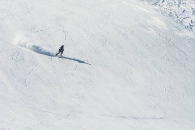 Altay'da kayak pisti yokuş aşağı, 08 Mart 2016, Gorno-Altaysk.