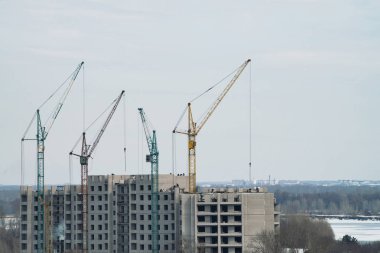 Rusya'nın Barnaul kentinde yeni binaların inşaatı 28 Mart 2018.
