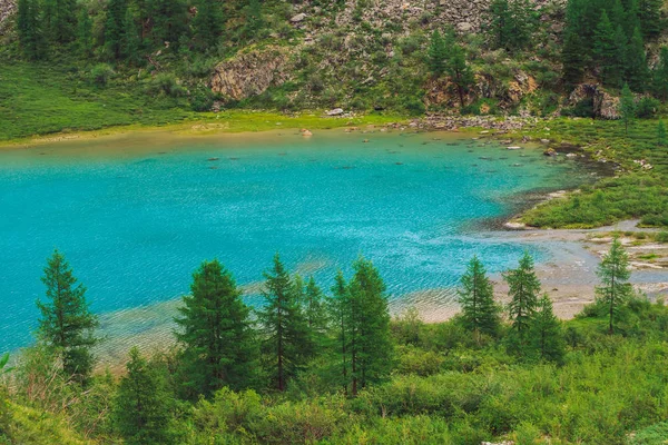 Vista Sopra Incredibile Vivido Lago Montagna Azzurro Valle Alberi Conifera — Foto Stock