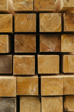 Planlı ahşap kesit birbirlerine katlanmış. Ormansızlaşma. Çevre koruma. Eko.