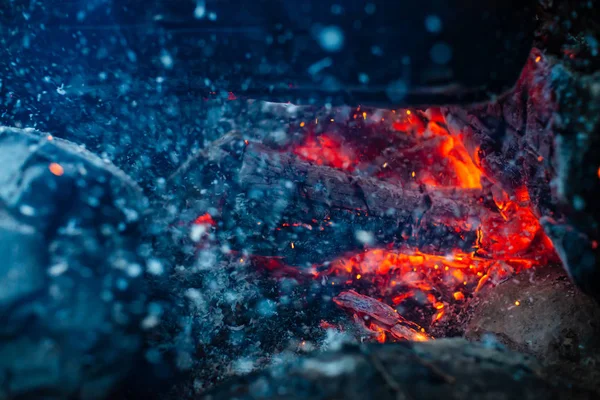 Gesmolten Houtblokken Verbrand Levendig Vuur Van Dichtbij Sfeervolle Achtergrond Met — Stockfoto