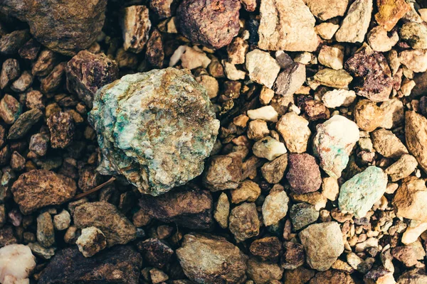 Raw Ore Ground Close Multicolor Rough Stone Sunlight Textured Vivid — Stock Photo, Image