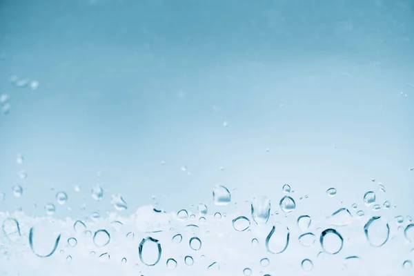 Ventana Vidrio Con Gotas Lluvia Congeladas Fondo Luz Azul Menta — Foto de Stock