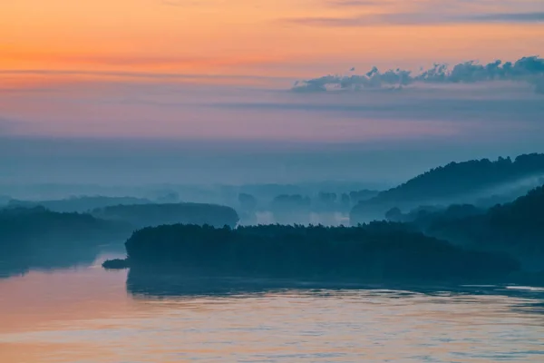 Manhã Neblina Mística Acima Amplo Vale Rio Ouro Brilha Desde — Fotografia de Stock