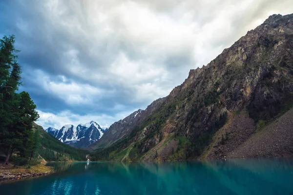 Meraviglioso Lago Montagna Con Vista Sul Ghiacciaio Gigante Incredibili Montagne — Foto Stock