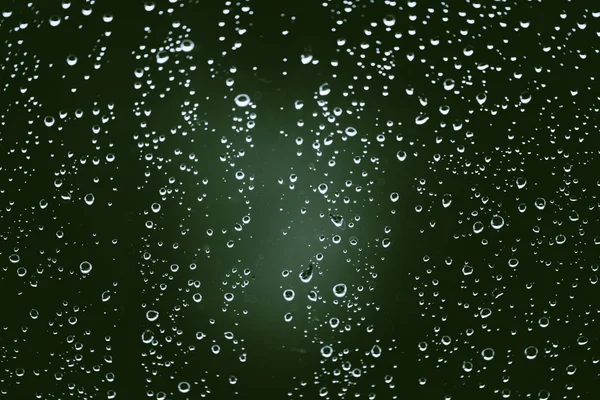 Vidrio Ventana Sucio Con Gotas Lluvia Fondo Verde Atmosférico Con — Foto de Stock