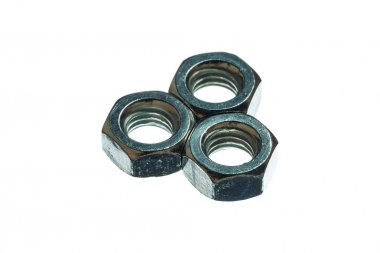 Beyaz arka plan üzerinde fındık üçgen yakın.