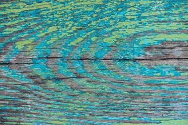 Mavi yeşil pul boya ile eski ahşap boyalı rustik duvar. Soluk ahşap tahta yakın çekim. Gemide boya soyma. Çizik kaba ahşap doku. Kusurlu ahşap yüzey. Yıpranmış boya ile arka plan.