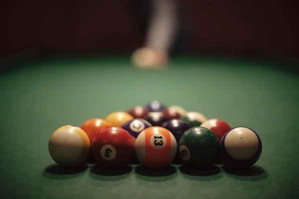 Amerikanisches Billardpoule Schuss Eines Mannes Der Billard Spielt Dreieck Der — Stockfoto