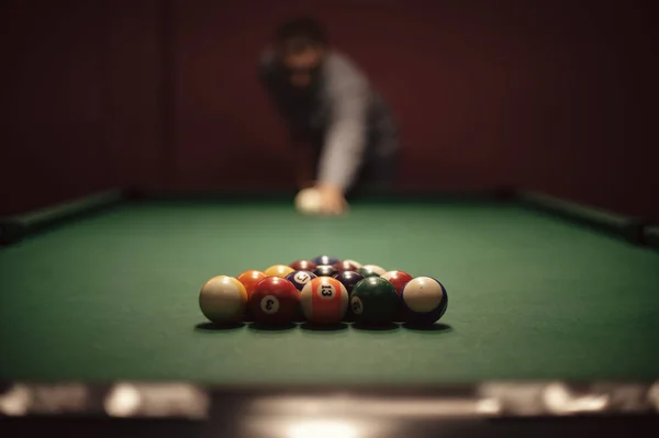 Amerikanisches Billardpoule Schuss Eines Mannes Der Billard Spielt Dreieck Der — Stockfoto