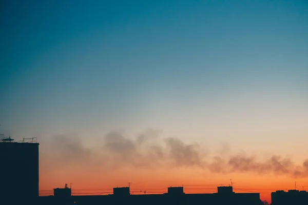 Cityscape Com Maravilhoso Amanhecer Vívido Varicolored Céu Azul Incrível Com — Fotografia de Stock