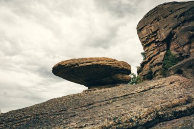Üstüne fantastik bir taş ile Pürüzsüz kaya.