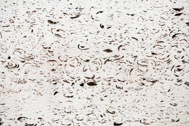 Makroköpük blok deseni. Eski binanın temel şablonu. Köpüklü blok yakın çekim dokusundan beyaz detaylı arka plan. Fotokopi alanı ile köpüklü malzemeden inşaat.