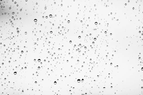 Brudne Szkło Okienne Kroplami Deszczu Atmosferyczne Monochromatyczne Światło Tło Raindrops — Zdjęcie stockowe