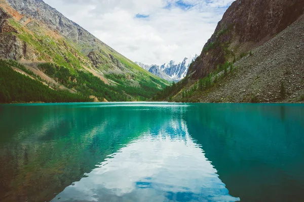 Shine Water Mountain Lake Highlands Wonderful Giant Snowy Mountains Creek — Stock Photo, Image