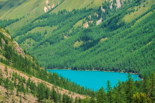 Meraviglioso Lago Montagna Nella Valle Degli Altopiani Superficie Liscia Pulita — Foto Stock