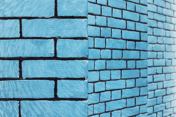 致幻剂蓝色超现实的砖墙 透视中异国情调的青色荧光不均匀壁的不对称角度 来自毒品和酒精的闹鬼想象力 几何背景 — 图库照片