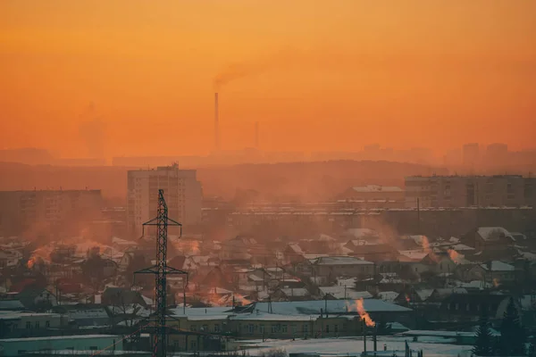 Vedení Městě Úsvitu Siluety Městských Budov Mezi Smogem Východem Slunce — Stock fotografie