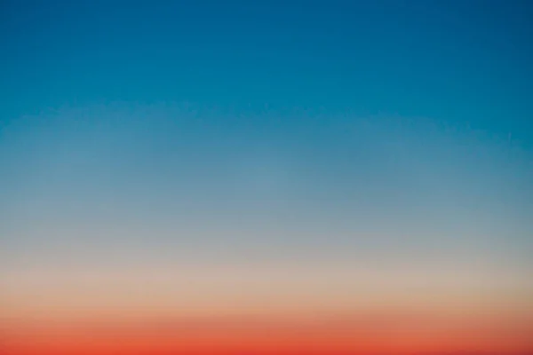 Amanecer Cielo Despejado Con Horizonte Rojo Atmósfera Azul Gradiente Azul — Foto de Stock