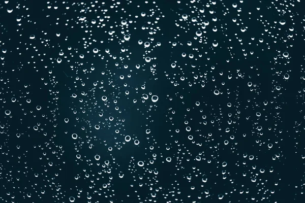 Vidrio Ventana Sucio Con Gotas Lluvia Fondo Azul Atmosférico Con — Foto de Stock