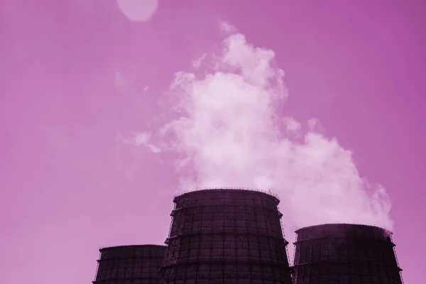 Chpp 클로즈업의 하늘에 Chp의 파이프에서 Tpp의 발전소의 거대한 파이프는 전력을 — 스톡 사진