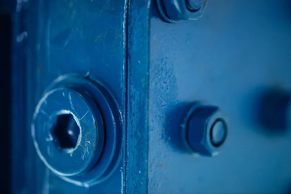 Superfície Áspera Metal Azul Parte Com Parafusos Porcas Azul Pintado — Fotografia de Stock