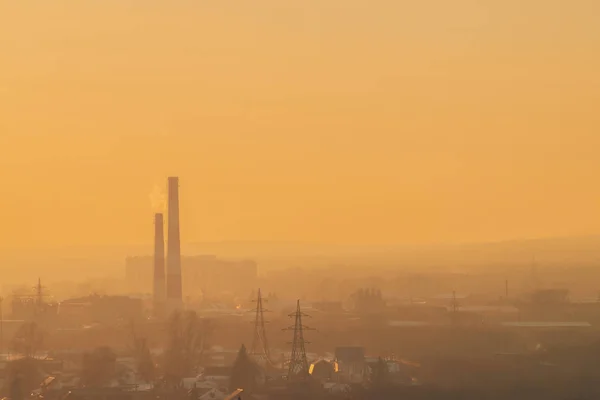 Szmog Között Sziluettek Épületek Napfelkeltét Smokestack Hajnal Égen Környezetszennyezés Naplementében — Stock Fotó