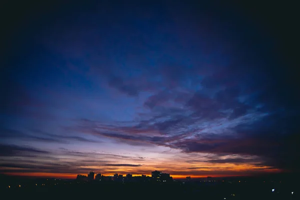 Cityscape Vivid Warm Dawn Amazing Dramatic Blue Violet Cloudy Sky — Stock Photo, Image