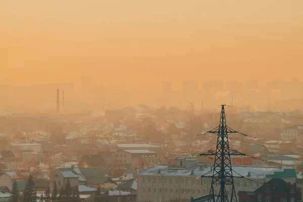 Vedení Městě Úsvitu Siluety Městských Budov Mezi Smogem Východem Slunce — Stock fotografie