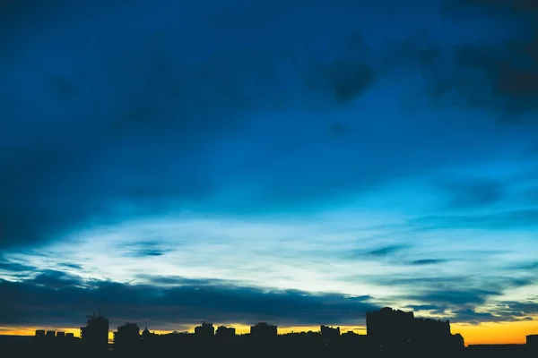 Paisaje Urbano Con Maravilloso Amanecer Vívido Varicolor Increíble Cielo Azul — Foto de Stock