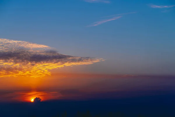 Brilho Ensolarado Nas Nuvens Maravilhoso Amanhecer Vívido Belo Pôr Sol — Fotografia de Stock