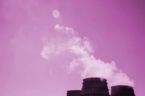 Chpp 클로즈업의 하늘에 Chp의 파이프에서 Tpp의 발전소의 거대한 파이프는 전력을 — 스톡 사진