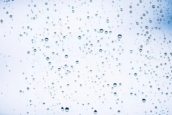 Vidro Janela Sujo Com Gotas Chuva Fundo Luz Azul Atmosférica — Fotografia de Stock