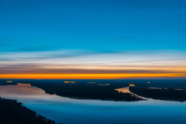 Belo Rio Com Grande Ilha Com Árvores Sob Céu Pré — Fotografia de Stock