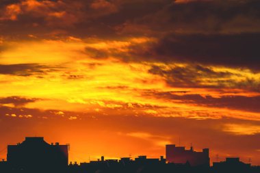 Harika varicolored canlı şafak ile Cityscape, kopya alanı