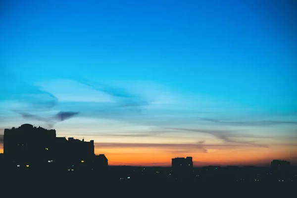 Paisaje Urbano Con Maravilloso Amanecer Vívido Varicolor Espacio Copia —  Fotos de Stock